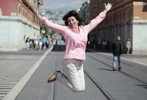 Cécile Ruiz, guide touristique, a de quoi sauter de joie. Cet enfant de la région est numéro 1 des visites guidées sur le site d’avis Tripadvisor. (Photo Stéphane Hery)