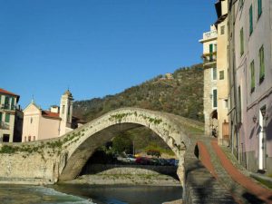 Village Dolceaqua, Ligurie visite guidée art and tours 